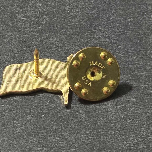 Vintage, Gold Plated 16 Stars Seven Stripes Flag Lapel Pin Okay Condition - Picture 2 of 4